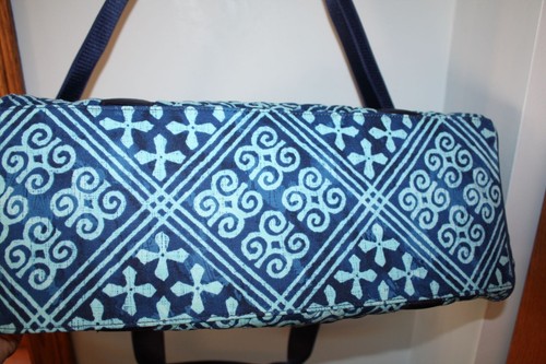 VERA BRADLEY CUBAN TILES Blue GEO Quilted Compact Sport Bag Weekender Travel EUC - Picture 4 of 8