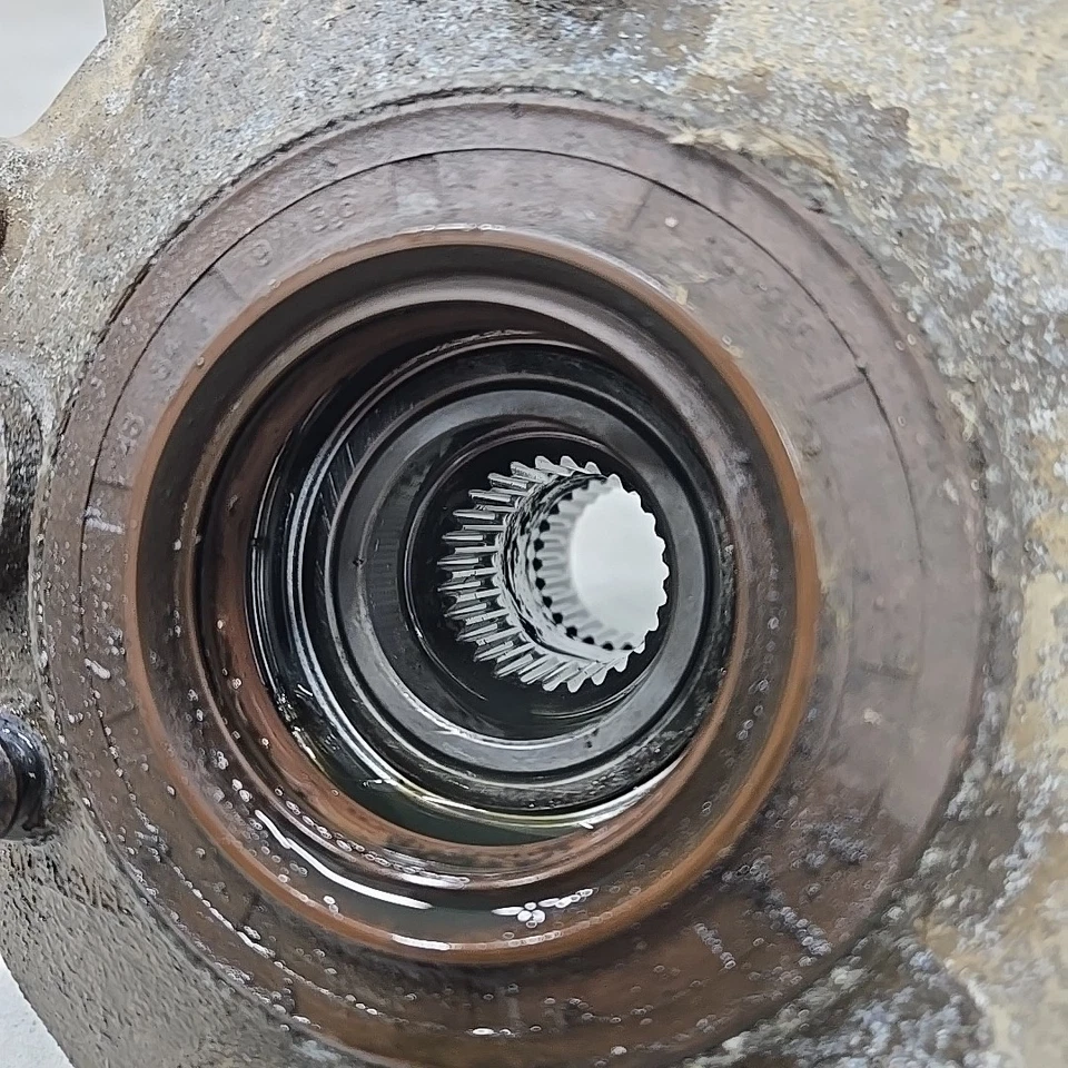 2017 Arctic Cat Alterra 500 4x4 diferencial traseiro OEM com eixo de transmissão - Imagem 2 de 4