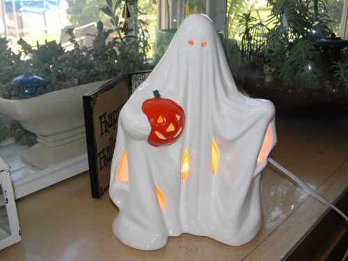 Vintage Halloween Lighted Ceramic Ghost w/ Jack O Lantern Figurine - Picture 2 of 6