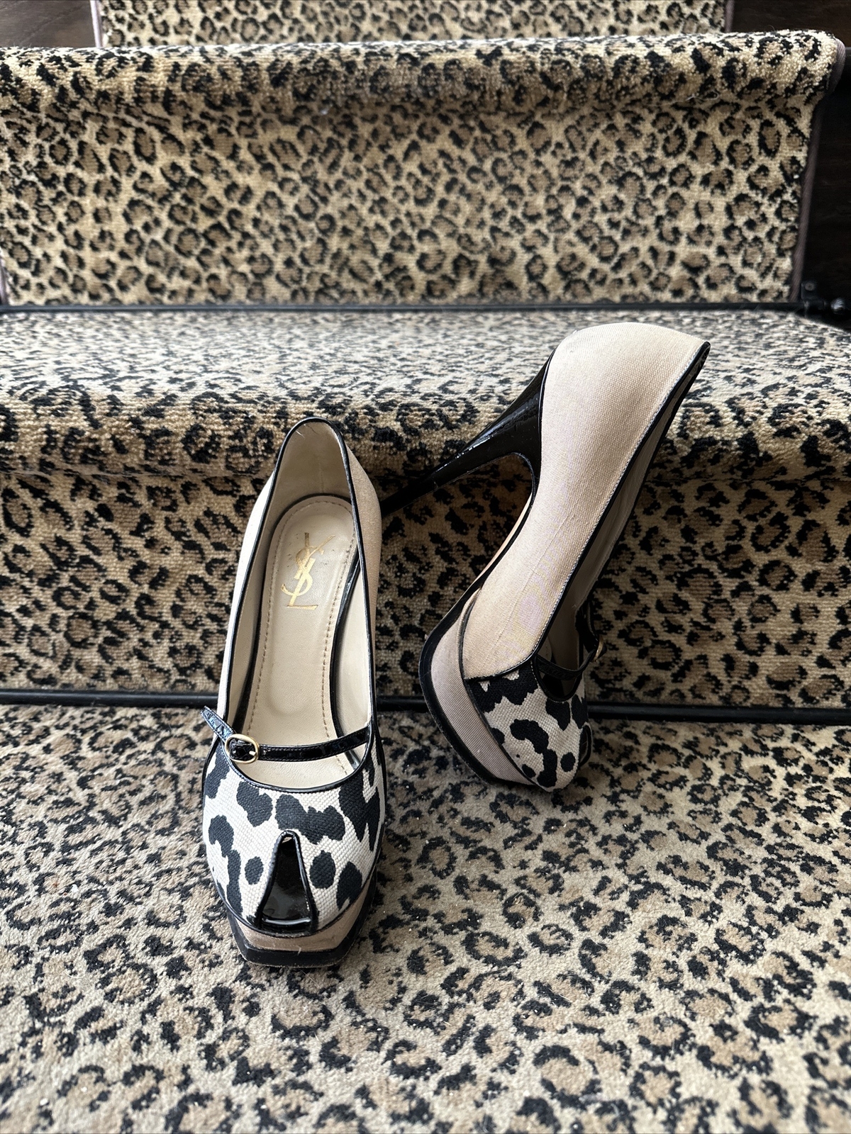 SAINT LAURENT Pompa a stiletto tributo YSL seta e pelle verniciata beige e nera stampa animale 35