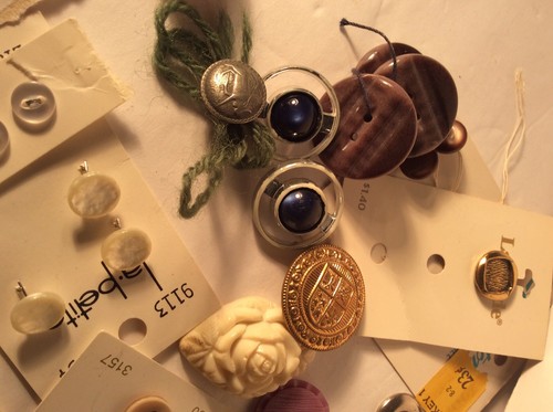 Lg VTG Mixed LOT Antique BUTTONS Plastic PEARL Metal SHANK Carved Shell - Picture 6 of 12