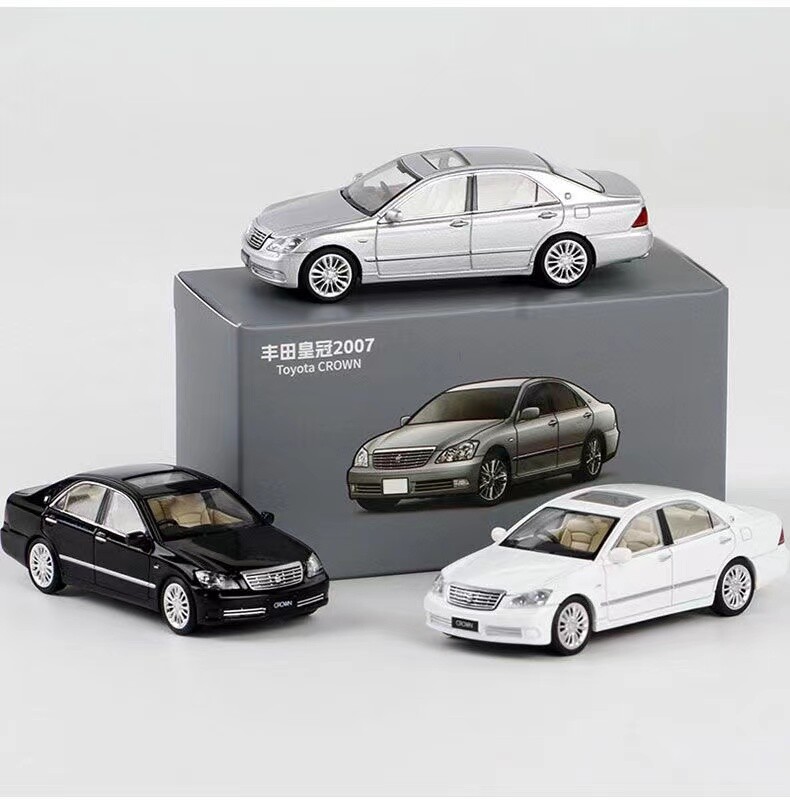 JKM 1:64 Toyota Crown Diecast Metal Model Car Collection New in