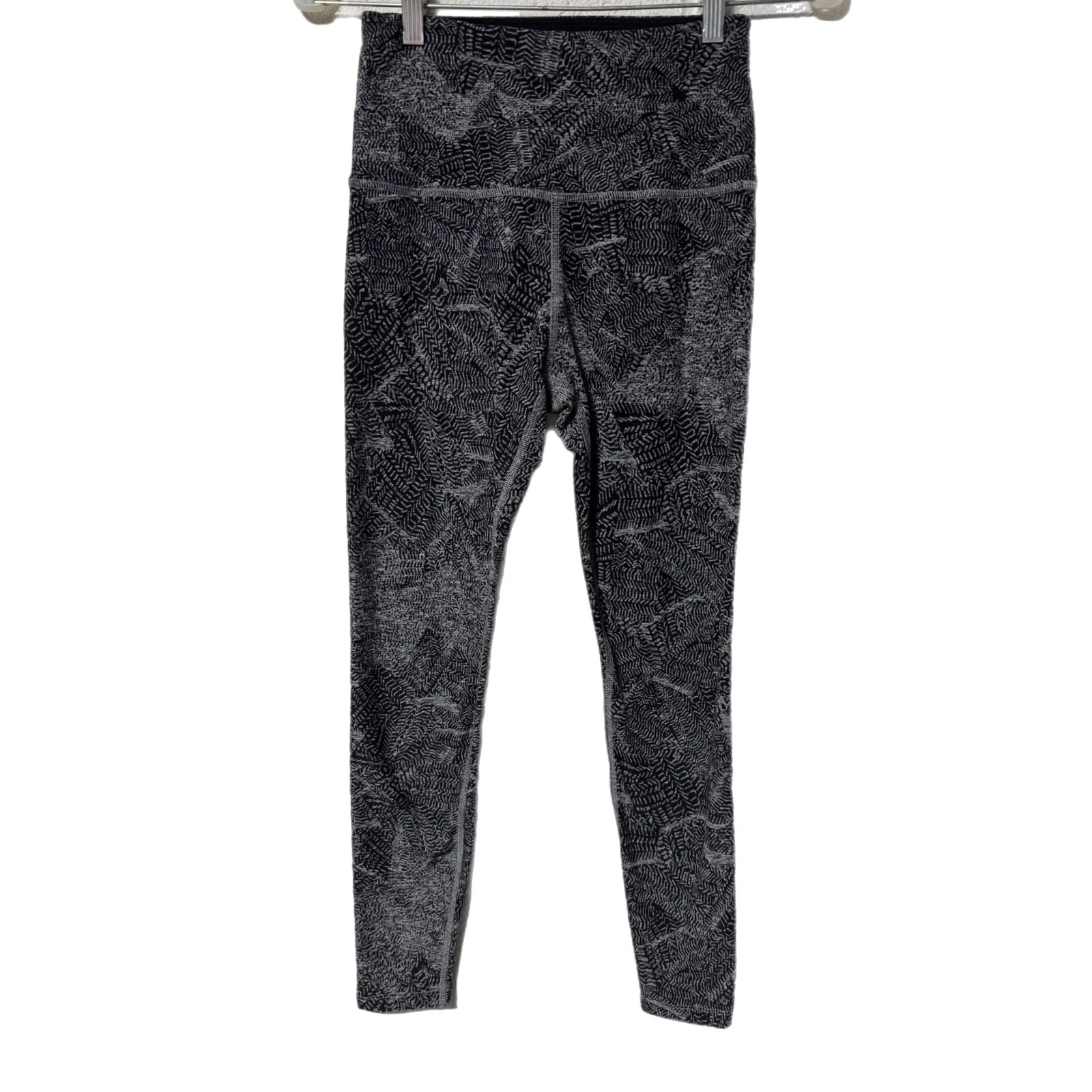 beyond-yoga fern print crop ankle leggings