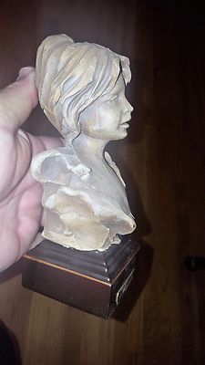 STATUE SCULPTURE FIGURINE OF WOMAN BY G. GUSELLA LOOK! ITALY