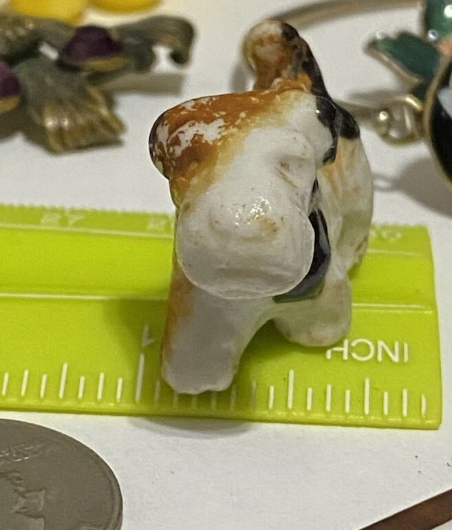 "Pequeño perro colgante adorno cerámica manchado pequeño perro amante regalo vintage 1,5"" leer" Foto 2 de 4