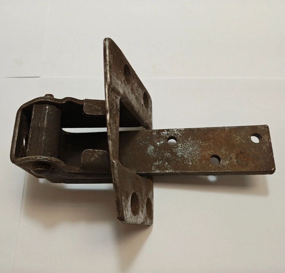 1951-1952 Plymouth Cambridge Front Right Passenger Side Door Hinge 1347652 NOS - Image 3 of 4
