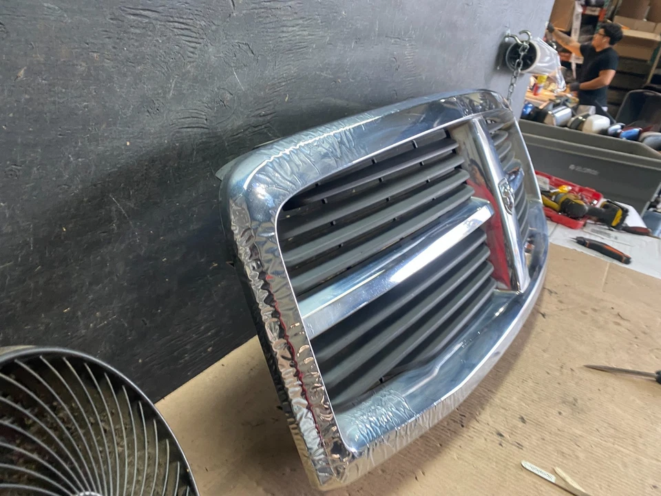 Dodge Durango 2004 a 2006 parrilla cromada superior delantera OEM T0069 DG Foto 3 de 4