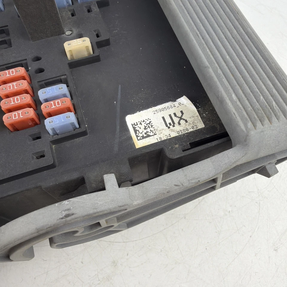 2007-2009 Chevy Suburban, 1500 Pickup, engine FuseBox P/N: 25905684 WX Foto 4 de 4