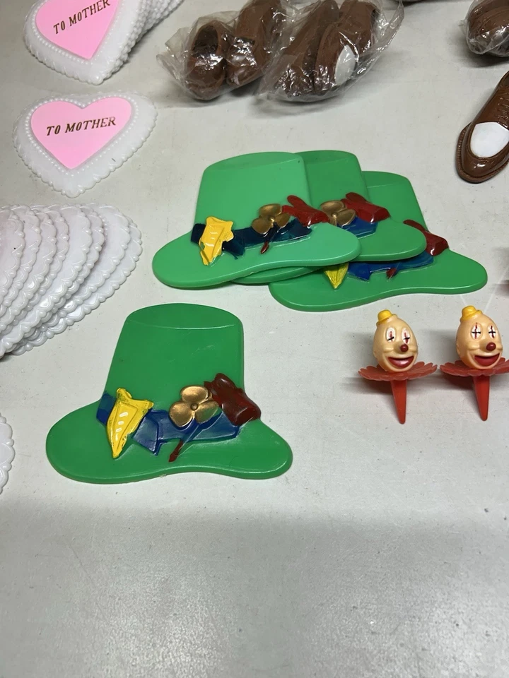 Lote de enfeites de bolo vintage namorados-palhaços irlandeses-chapéus-sapatos-dia das mães década de 1960? - Imagem 4 de 4