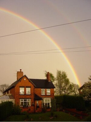 Foto 6x4 Haus in Biddulph unter einem doppelten Regenbogen um 2003