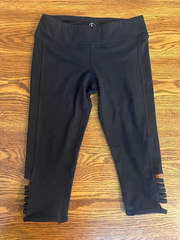 90 Degree By Reflex Girls Youth Black Athletic Capri Leggings Cutouts Small 7-8