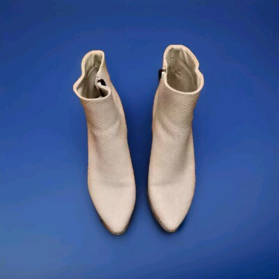 Women s High Heel White Boots, Side Zipper. SIZE 11