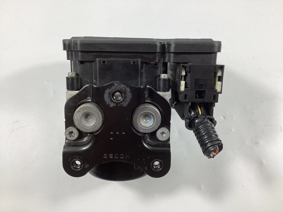 Conjunto de módulo de control de bomba de freno antibloqueo ABS Honda Odyssey 2014-2017 OEM. Foto 2 de 4