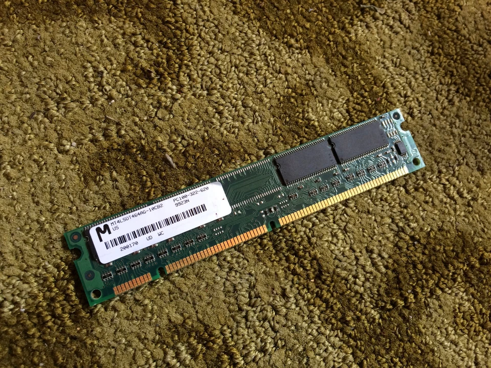 Micron 128MB MT8LSDT864AG-10CB4 PC100-322-620 - Image 2 of 4