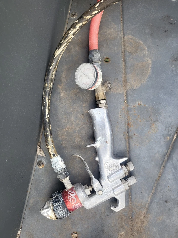 Binks Model 80 80-228  Paint Sprayer Pot Pressure Tank w/Pressure Gauge HOSE  - Image 4 of 4