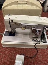 Universal De Luxe zig zag model KZB Vintage Sewing Machine Tested