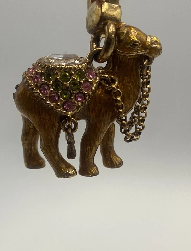 Berloque de camelo Juicy Couture sem caixa veja fotos - Imagem 2 de 4