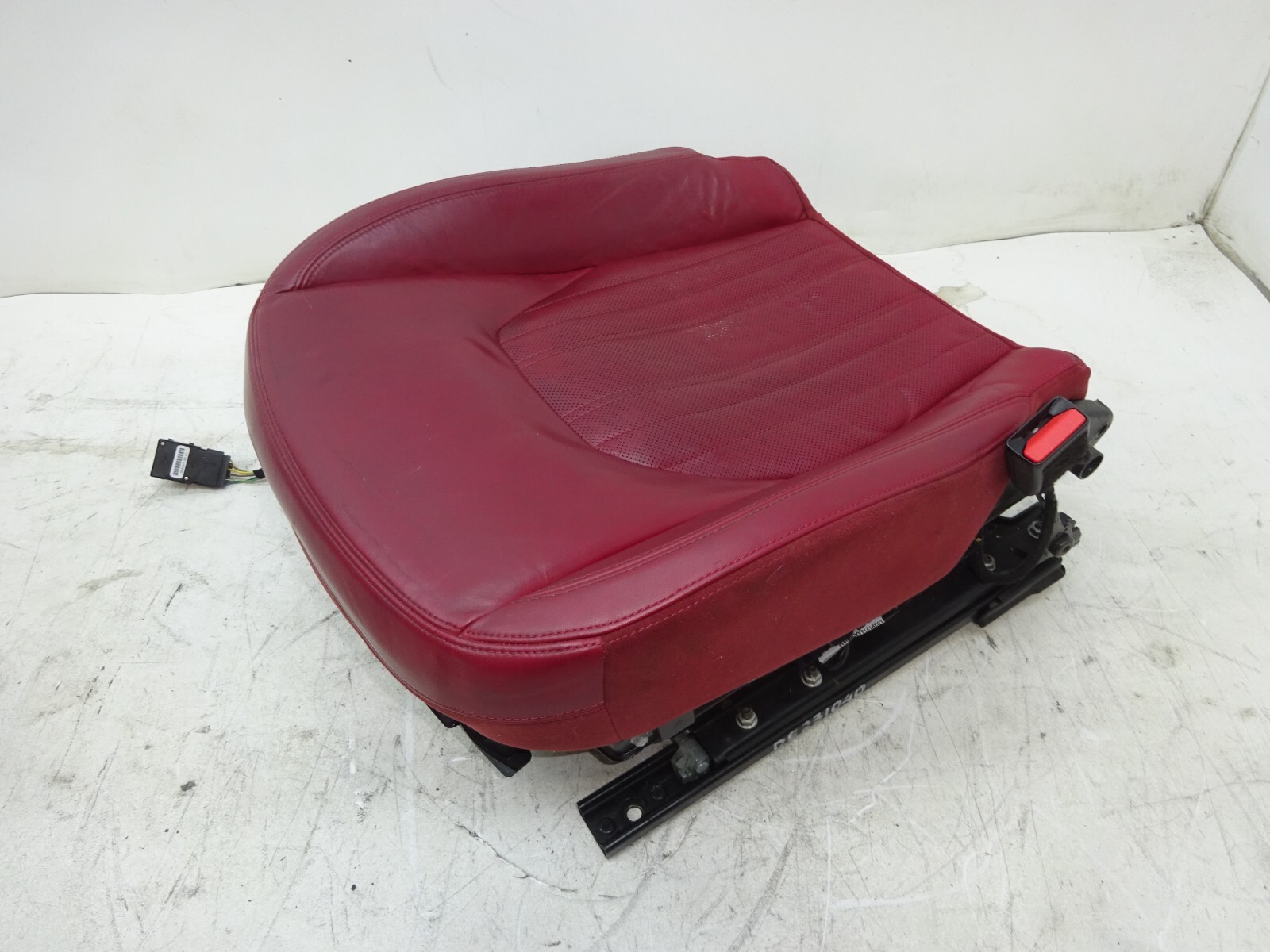 14-17 Maserati Ghibli Front Right Lower Bottom Seat Cushion w/ Rail OEM DE231040