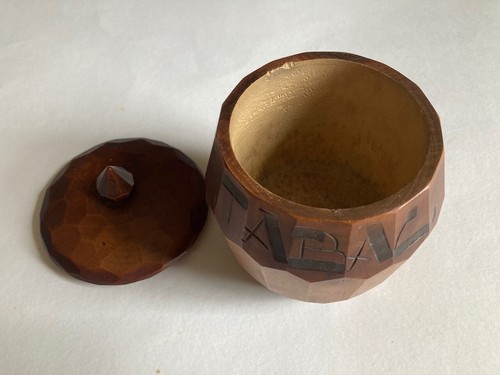 Vintage Treen 'Tabac' box faceted wood, 5x4inches. signed - Picture 7 of 10