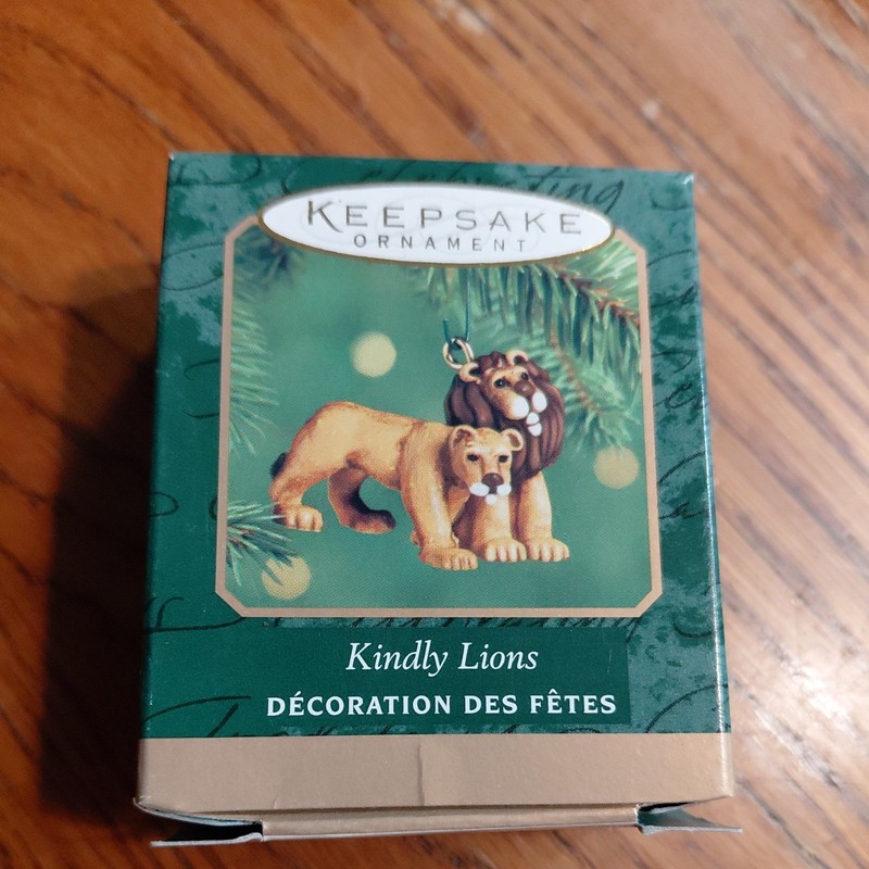 2000 Christmas Hallmark Mini Ornament Kindly Lions Lion Couple Noah's Ark 