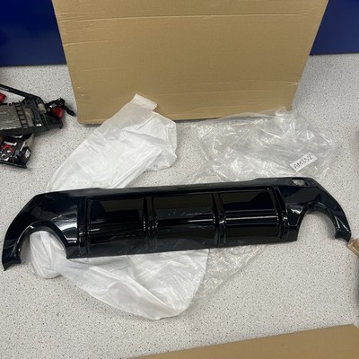 HECKDIFFUSOR FÜR BMW 1ER F40 M SPORT DAUL AUSPUFF 135I GLANZ SCHWARZ 2019+