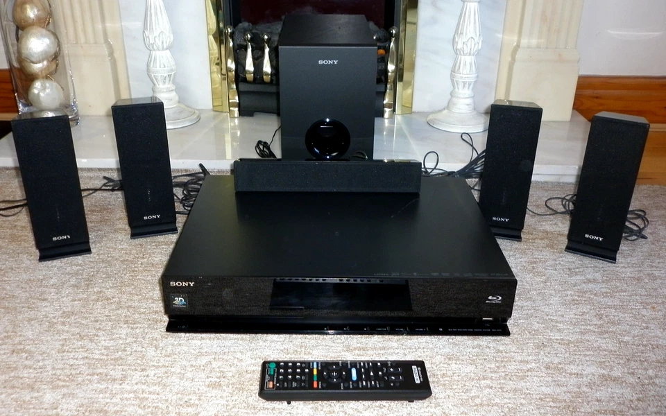 Sony BDV-E370 5.1 Kanäle Heimkinosystem mit HDMI/DTS-HD/Dolby HD/3D/SACD - Bild 2 von 4