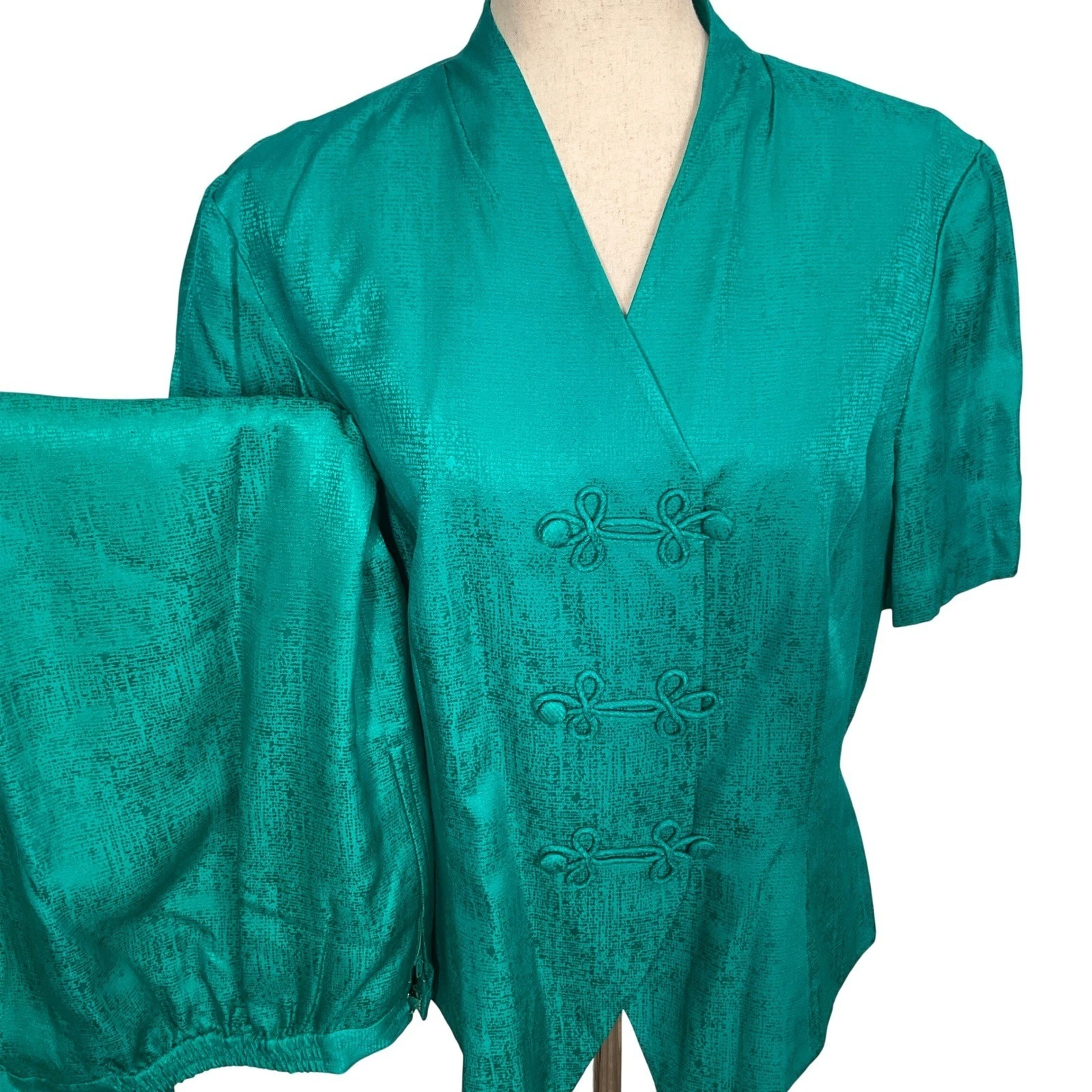 Adrianna Papell Skirt Suit Womens 16 Teal Green Safe Silk Frog Toggle 2pc
Opens in a new window or t