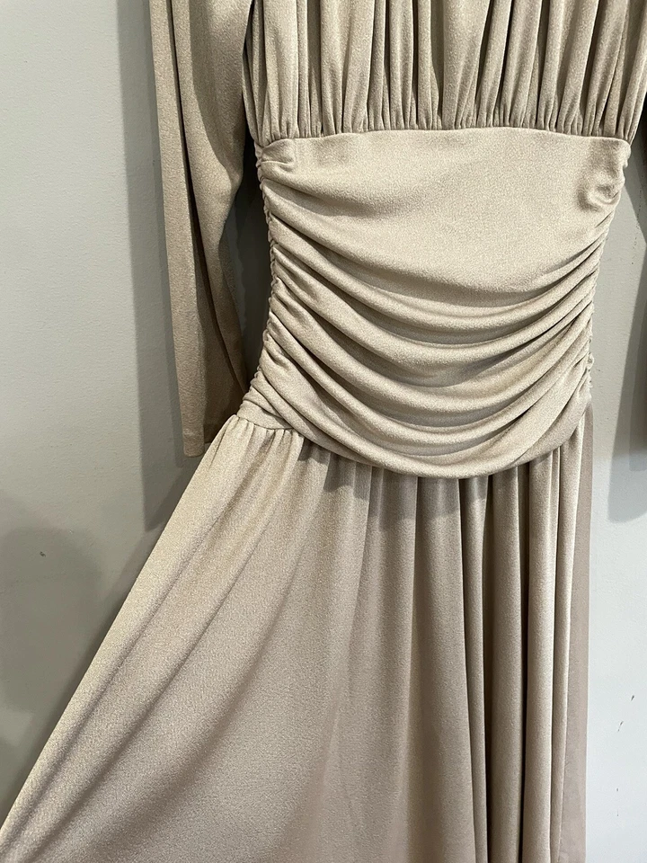 De colección. Vestido Elya Kay Plateado Años 70 Metálico Elastizado Acanalado Cuello Simulado Talla S Foto 4 de 4