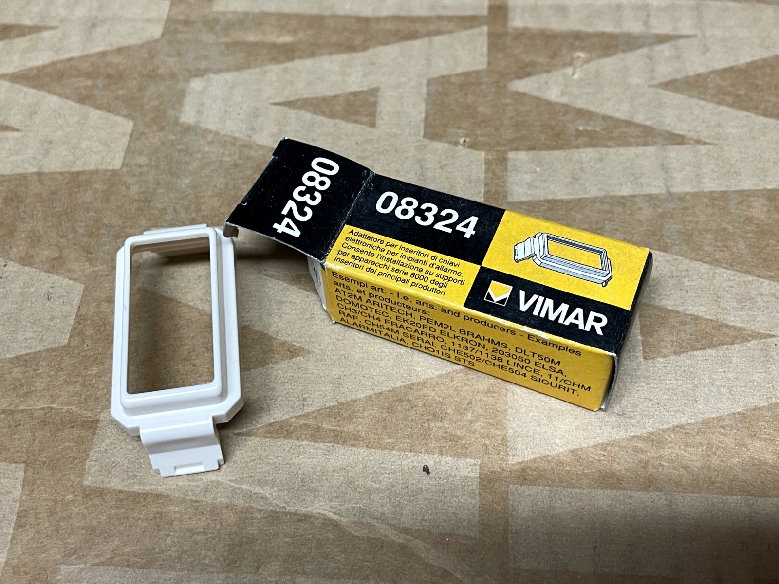 VIMAR 08324 SERIE 8000 ADATTATORE PER INSERITORE CHIAVI ALLARME