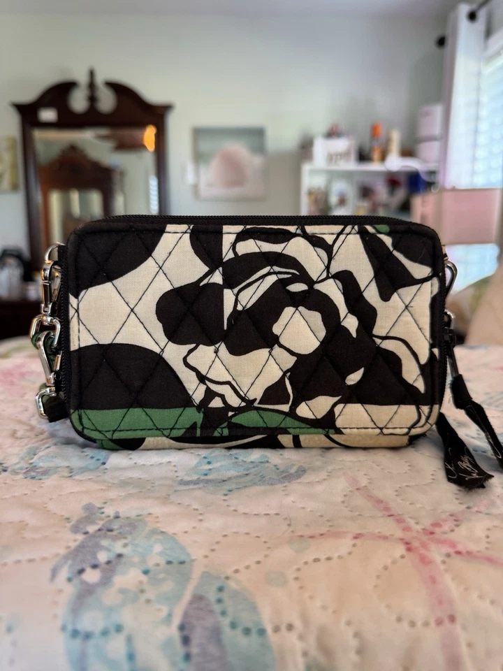 Cartera Vera Bradley Floral Acolchada Cremallera Ranuras para Tarjetas con CORREA BANDOLERA Foto 2 de 4