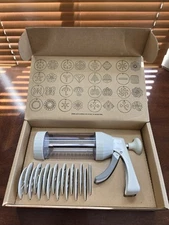 The Pampered Chef Cookie Press 1525 All 16 Discs in Original Box No Recipe Book