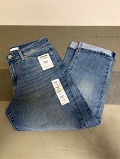 Signature by Levi Strauss  Co. Gold Women's Mid-Rise Slim Fit Capris Available