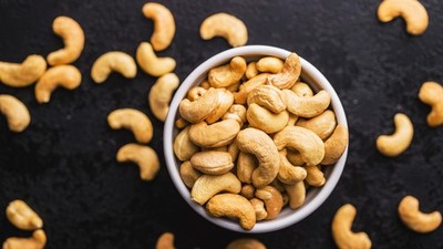 NASSAU CANDY BULK CASHEWS ROASTED SALTED