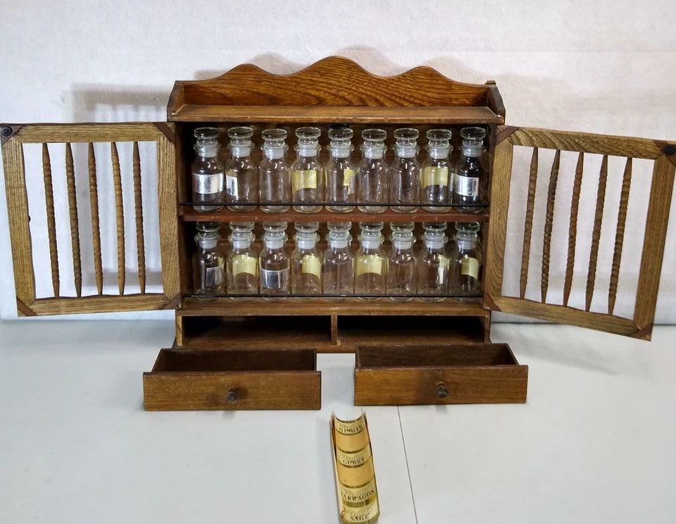 Armario de pared vintage para boticario de madera Holmar, 18 frascos, 2 cajones Foto 3 de 4