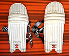 Gray Nicolls ' Oblivion Stealth Cricket Pads ' Size: Small Boys White SF 18 ***