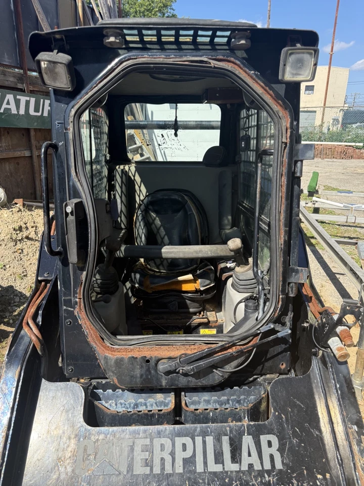 2006 CAT 242B AC/HEAT - Minicarregadeira/minicarregadeira Caterpillar 1972 horas - Imagem 4 de 4