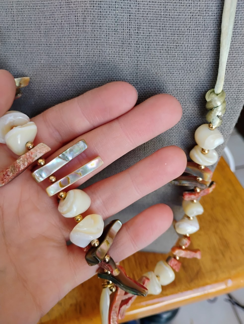 Large Shell statement necklace - image 4