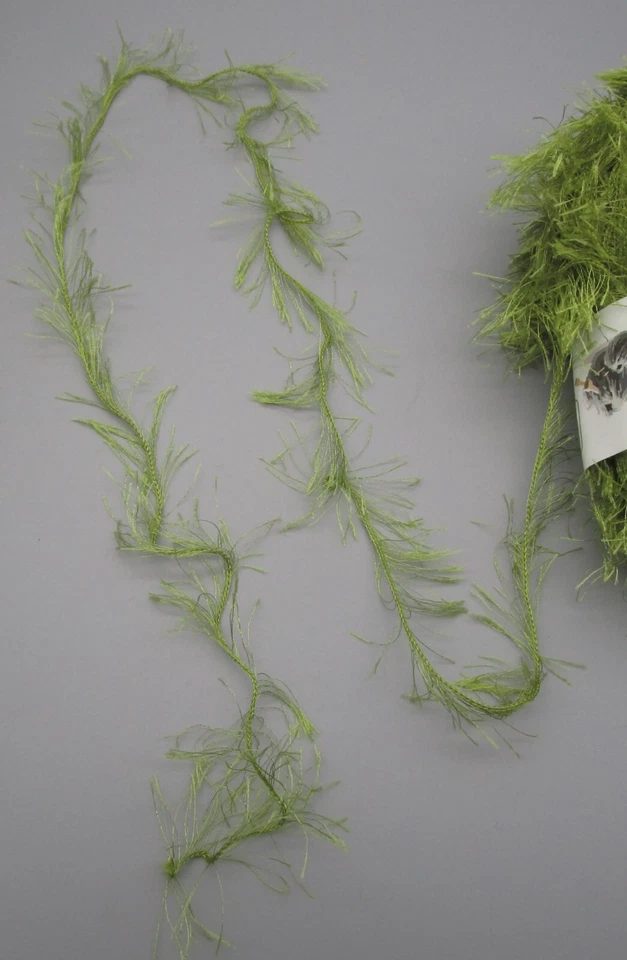 HILOS GALA ~ 7 madejas verde oliva poliéster tejido e hilo de ganchillo ~ 1,76 oz cada una Foto 2 de 4