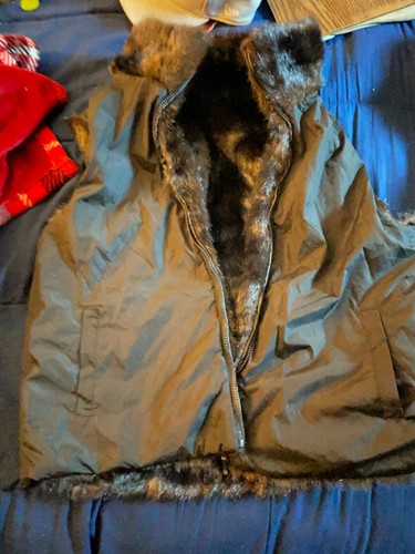 REVERSIBLE FAUX FIR VEST Mahogony - Picture 2 of 2