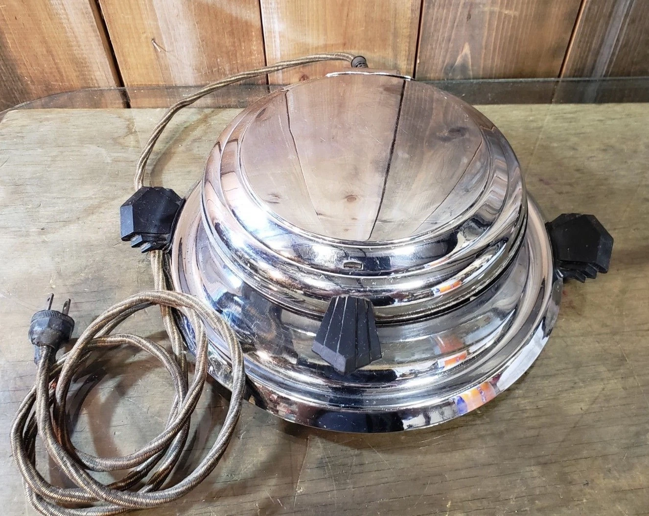 Vintage 1960's HEATMASTER Automatic Waffle maker Works EH27 Sears & Robucks
Opens in a new window or
