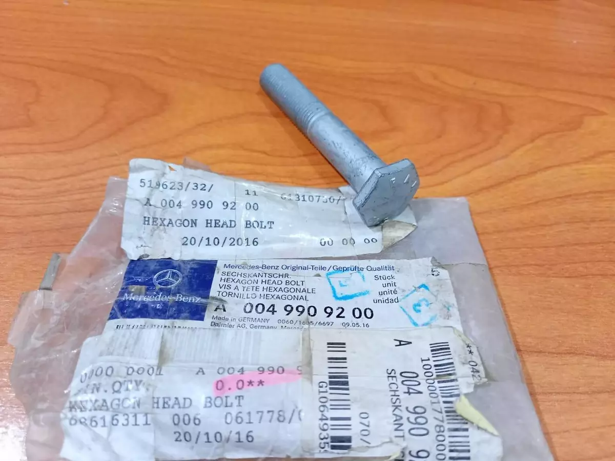 MERCEDES-BENZ C-CLASS HEXAGON HEAD BOLT A0049909200 | eBay