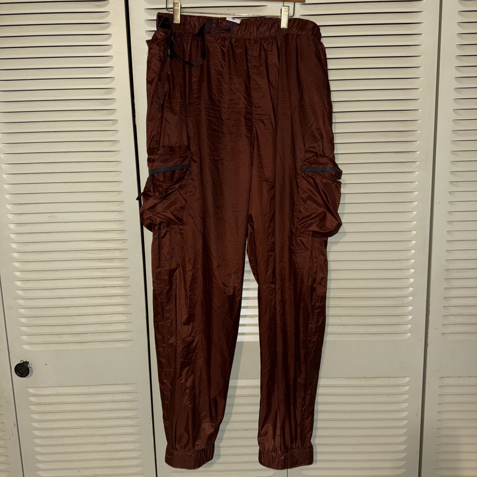 PONY Nike Sportswear Repel Tech Pack Pantaloni Uomo Foderati Tessuto DQ4278 231 Taglia XL