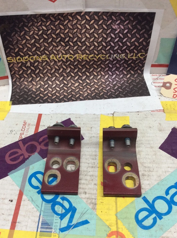 97-05 CHEVY VENTURE PASSENGER FRONT RIGHT DOOR HINGE MOUNT BRACKET (pair) RED - Image 2 of 4