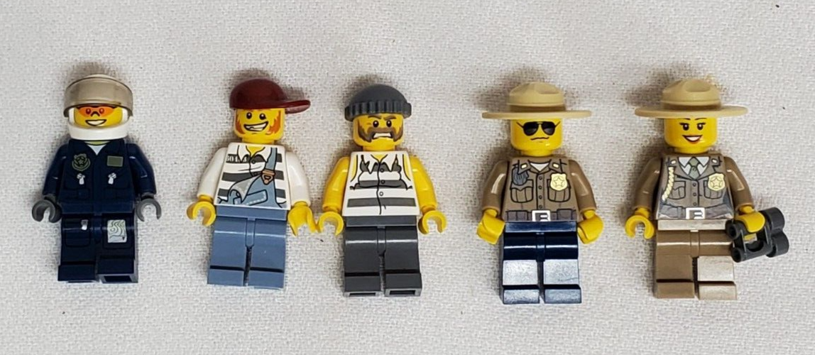 Lego City FOREST POLICE STATION #4440 100% COMPLETE in BOX w Lego City FOREST POLICE STATION #4440 100% COMPLETE in BOX w