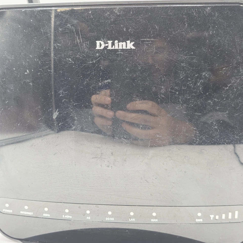 D-Link AC1200 1200Mbps 4G LTE Multi-Wan Router - DWR-953 - Image 2 of 4