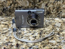 Canon PowerShot Digital ELPH SD800 IS 7.1MP Digital Camera For Parts Or Repairs