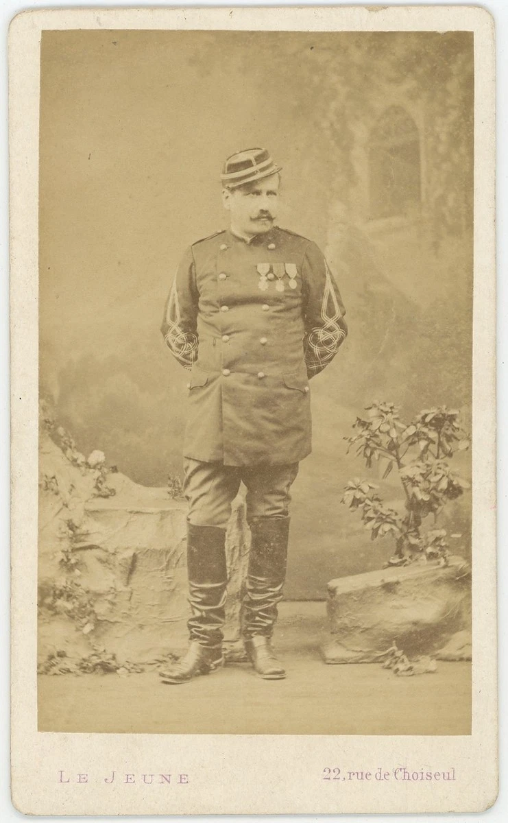 CDV circa 1865. Portrait d'un militaire avec dédicace. Militaria
