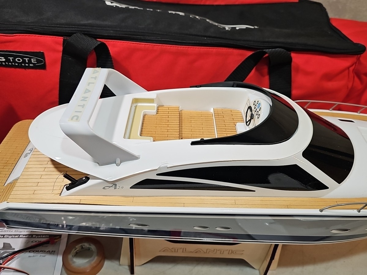 Thunder Tiger No 5128 ATLANTIC R/C Boat Model W/ Remote, Battery