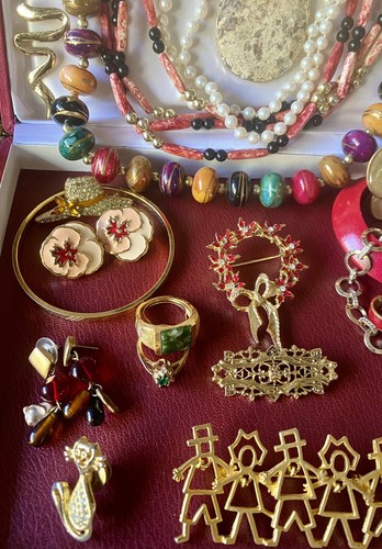Lotto di gioielli costumi da tenuta vintage! MONET, AVON e altro ancora! - Foto 3 di 4