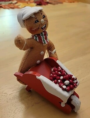 Annalee Mobilitee Dolls 2006 Red Hot Helper 5'' Wired Doll # 969406- VG CONDITION